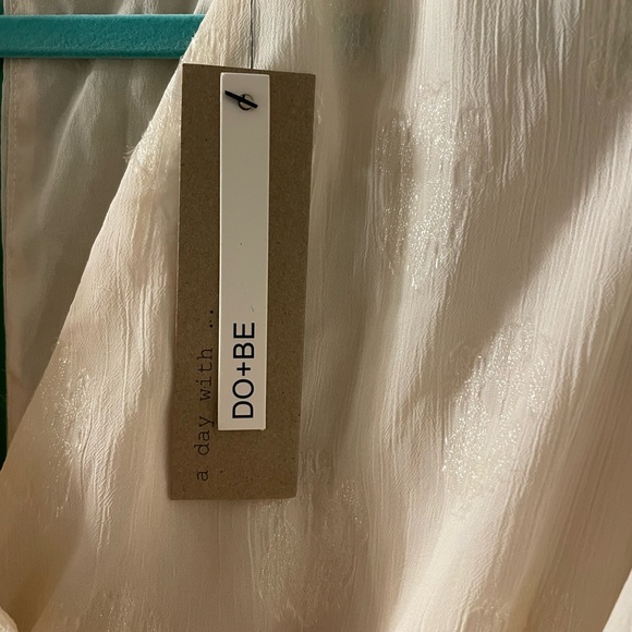 Do+Be cream colored mini dress. Size small - Picture 5 of 8